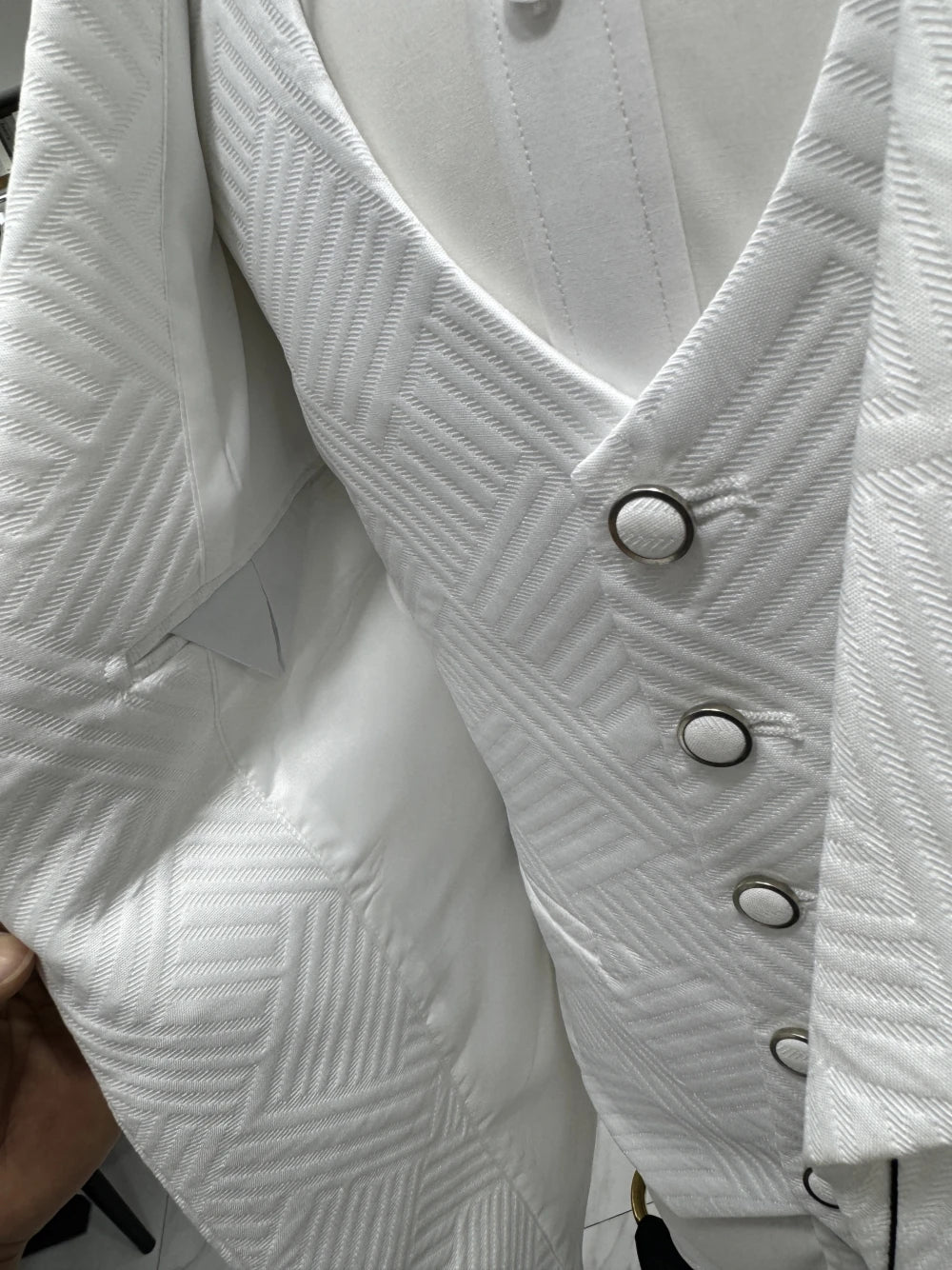 Patterned Elegant White Man Suit Jacket Vest Pants Fashionable 3-pieces Shawl Lapel Groom Wear Modern Glam Tuxedo Chic Set