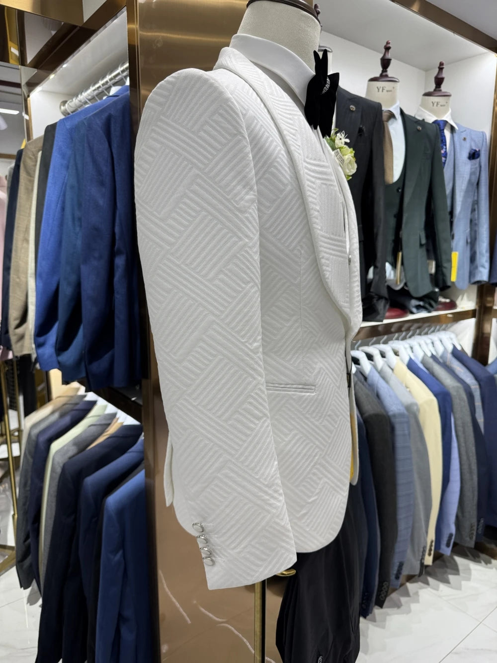 Patterned Elegant White Man Suit Jacket Vest Pants Fashionable 3-pieces Shawl Lapel Groom Wear Modern Glam Tuxedo Chic Set