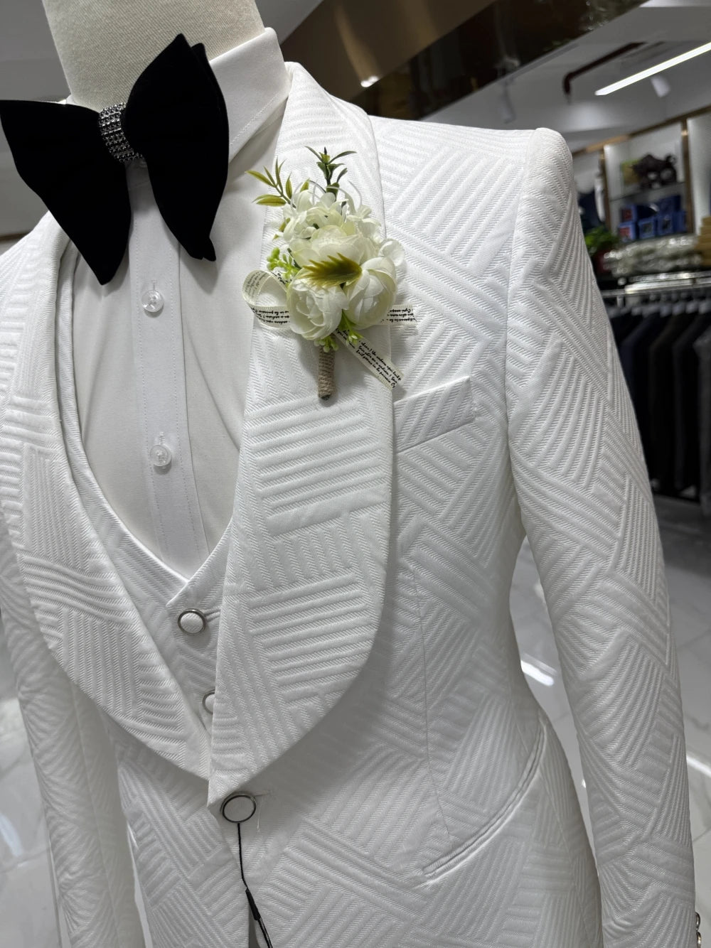 Patterned Elegant White Man Suit Jacket Vest Pants Fashionable 3-pieces Shawl Lapel Groom Wear Modern Glam Tuxedo Chic Set